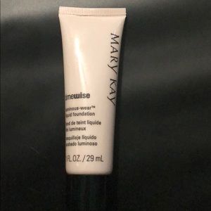 Mary Kay Luminous Liquid Foundation